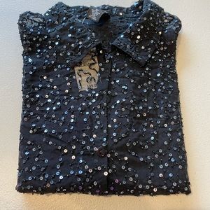 NWT - Black sequenced top